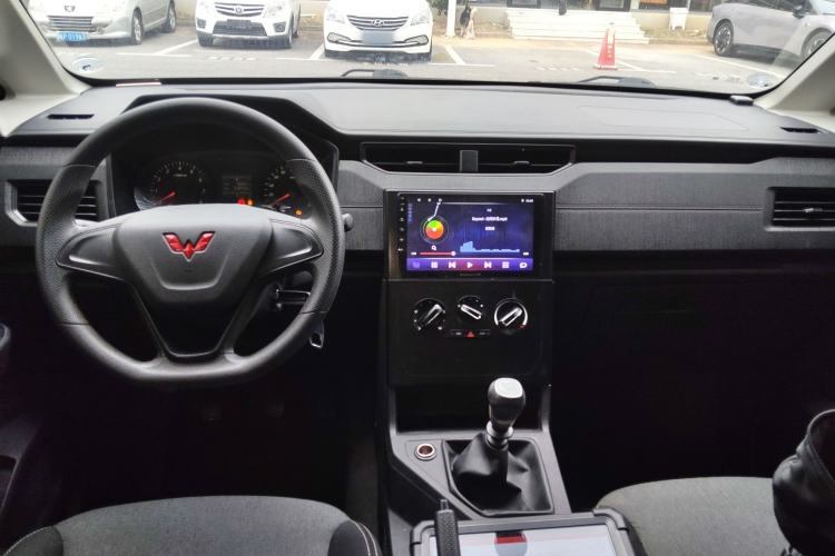 Used Wuling Hongguang PLUS 2019 1.5T Manual Standard Edition 5 Seats
