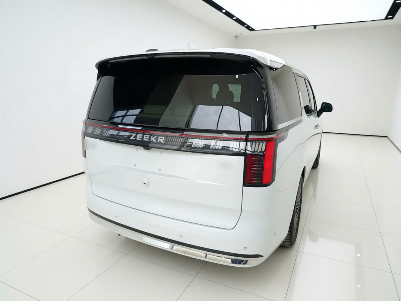 Zeekr 009 2024 7-Seater Walk-Through Version Four-Wheel Drive 108 kWh — снимка 6