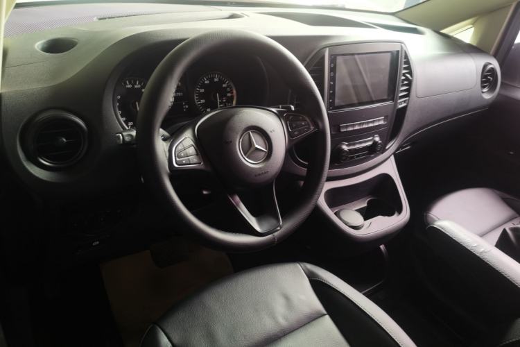 Used Mercedes-Benz Vito 2016 2.0T Elite Version 9-seater Center Console