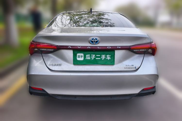 Used Toyota Avalon 2019 Dual-Engine 2.5L XLE Prestige Version China VI Standard Rear