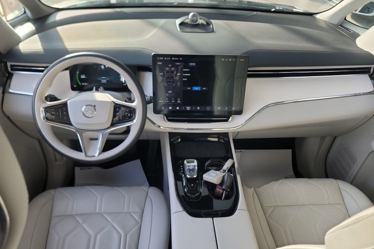 Used Volvo EM90 2025 Ultra Six-Seater