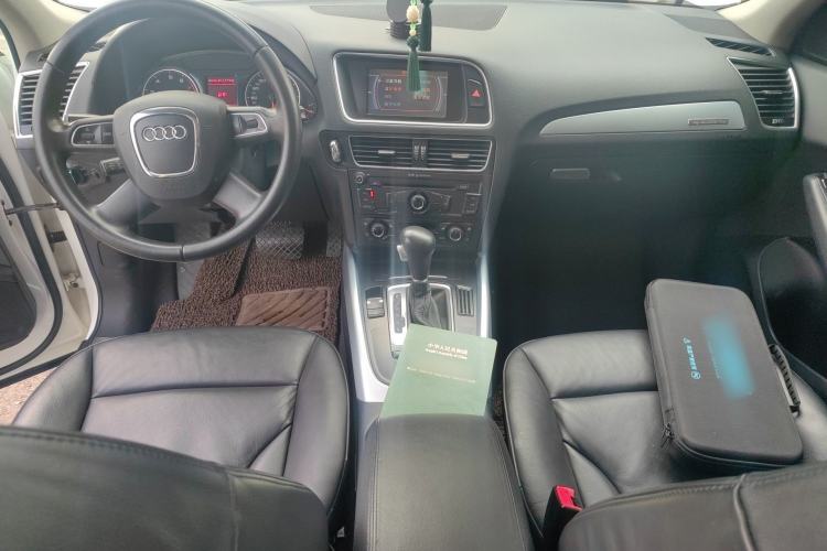 Used Audi Q5 2012 2.0TFSI Technology Model Center Console