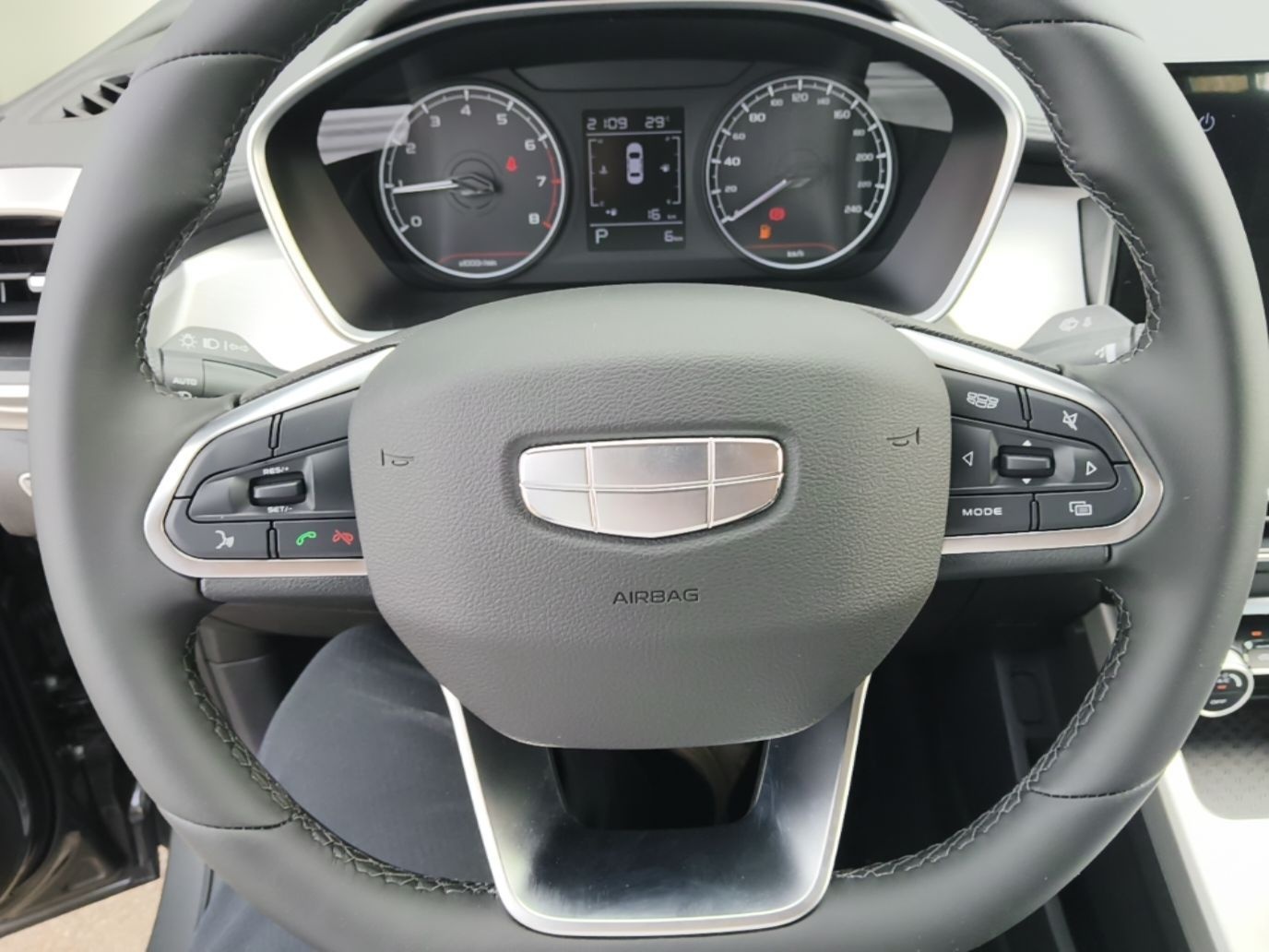 Geely Auto Coolray 2025 1.5L CVT Super Edition — снимка 13