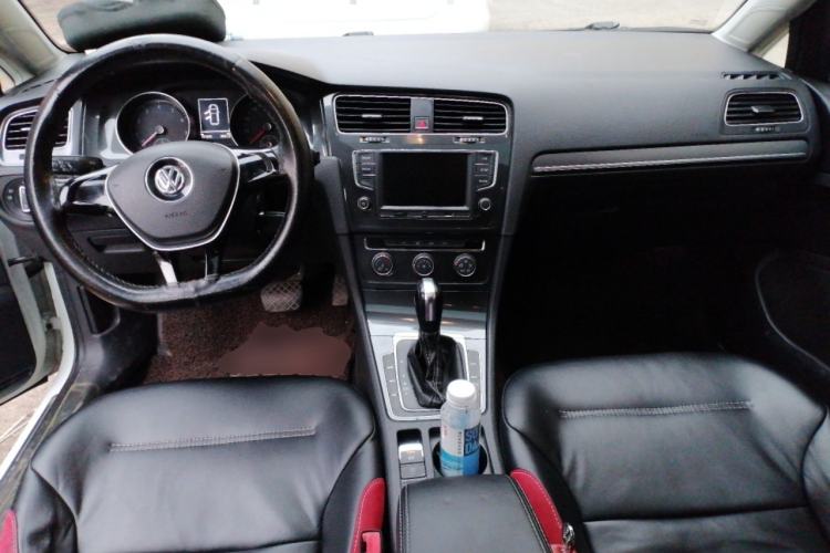 Used Volkswagen Golf 2017 230TSI Automatic Comfort Edition – Celebrating Milestone of One Million Units Center Console