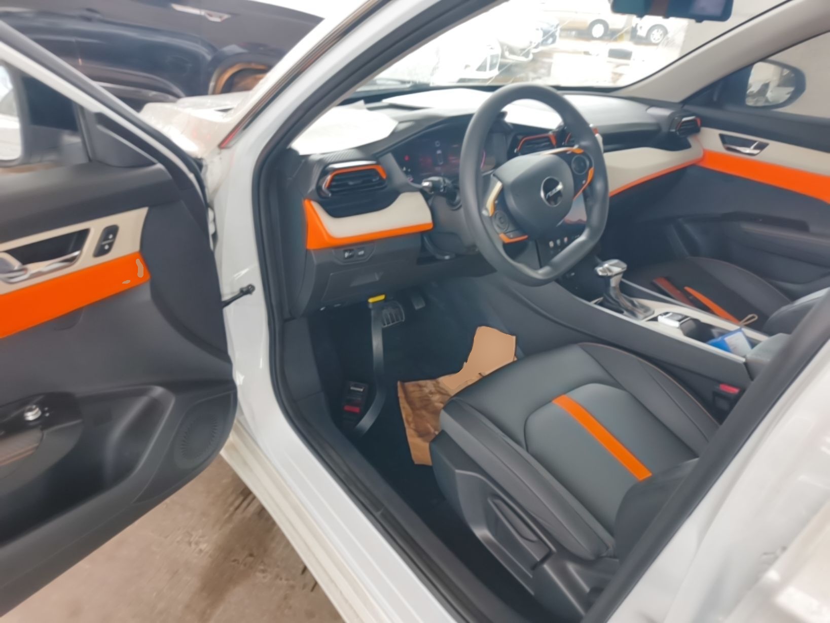 Dongfeng Aeolus Yixuan 2023 1.5L Automatic Glory Edition — снимка 18