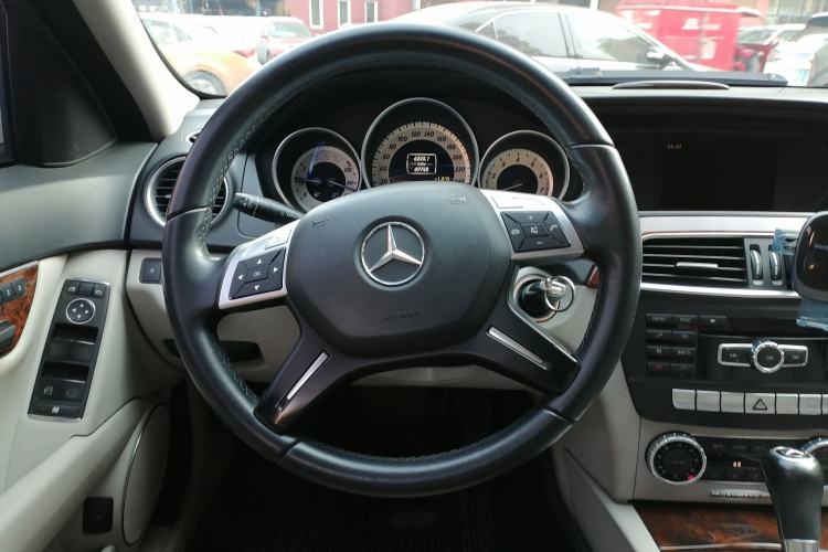 Used Mercedes-Benz C-Class 2011 C 200 CGI Elegant Model Steering Wheel