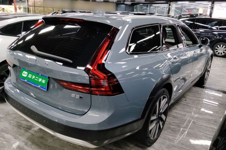 Used Volvo V90 2022 Cross Country B5 AWD Prestige Edition Rear Right 45 Deg