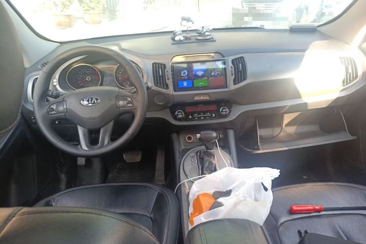 Used Kia Sportage R 2015 2.0L Automatic Two-Wheel Drive GLS Center Console