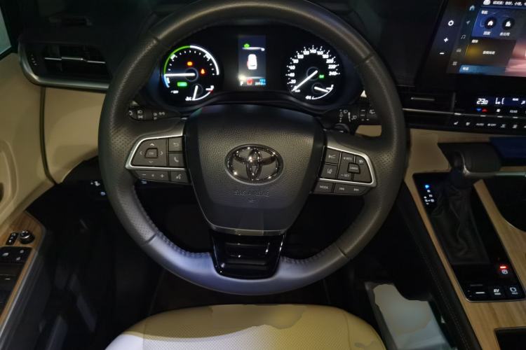 Used Toyota SIENNA 2026 Model 2.5L Dual-Engine Four-Wheel-Drive Premium Edition