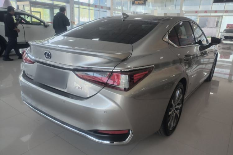 Used Lexus ES 2020 300h Premium Edition