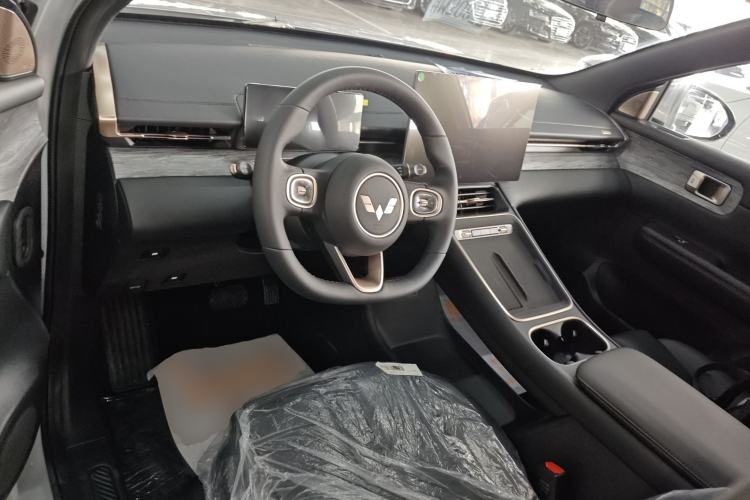 Used Wuling Xingguang S 2025 Model, 130km Leading Edition Center Console
