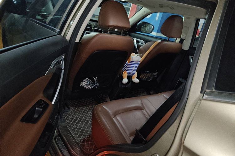 Used Geely Auto Emgrand X7 Sport 2018 1.8TD Automatic All-Wheel-Drive ZhiZun Model with 4G Connectivity Left Rear Seat