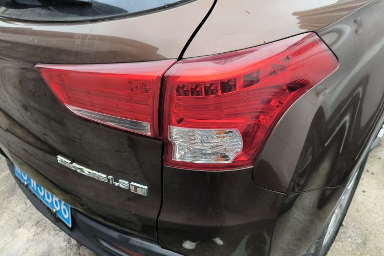 Used Huatai Santa Fe 2017 1.5T Gasoline Manual Two-Wheel-Drive Elite Model
