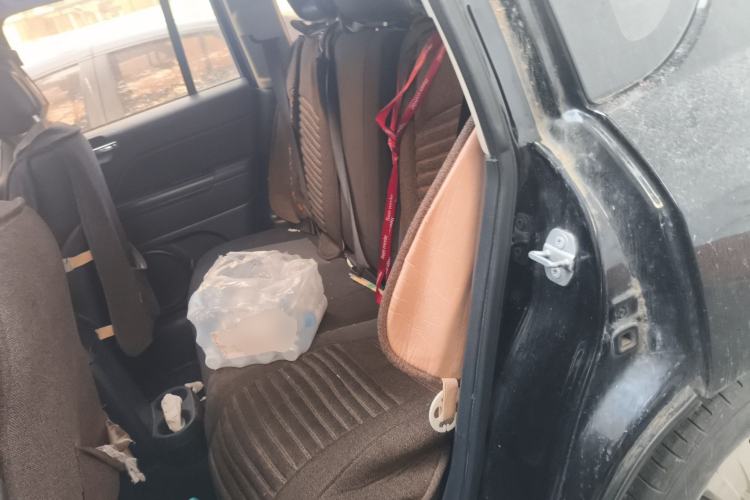 Used Jeep Compass 2015 2.0L two-wheel drive sport version Left Rear Seat