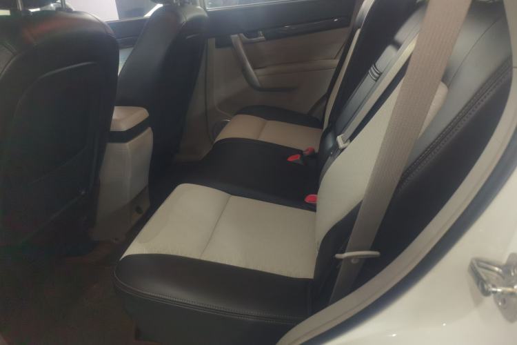 Used Chevrolet Captiva 2015 2.4L Two-Wheel Drive Urban Version 5 Seats Left Rear Seat