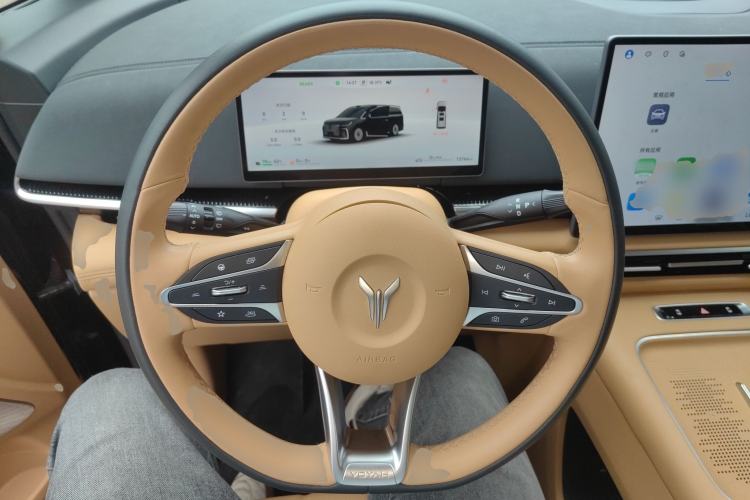 Used VOYAH Dream 2025 PHEV Four-Wheel Drive Prestige Qiankun Edition Steering Wheel