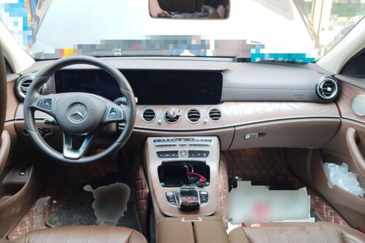 Used Mercedes-Benz E-Class 2018 Facelift E 300 L Luxury Edition Center Console