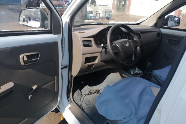 Used Wuling Rongguang V 2015 1.2L Practical Model
