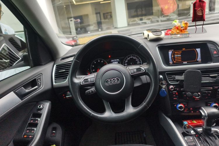 Used Audi Q5 2013 40 TFSI Technology Edition Steering Wheel