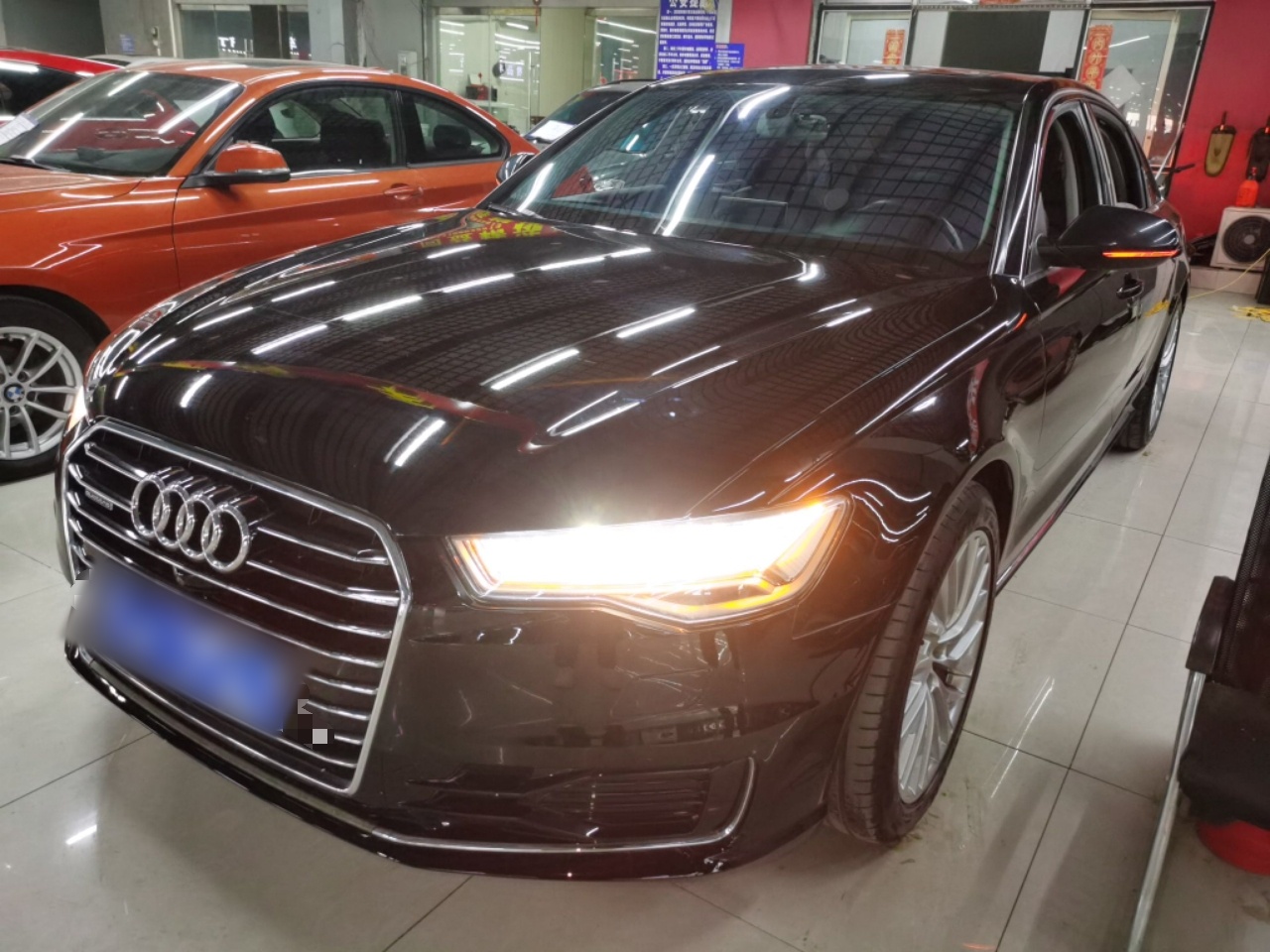 تحت مقدمة السيارة