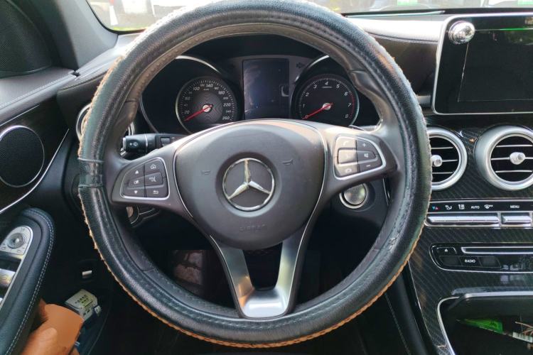 Used Mercedes-Benz GLC 2017 GLC 260 4MATIC Luxury Model Steering Wheel