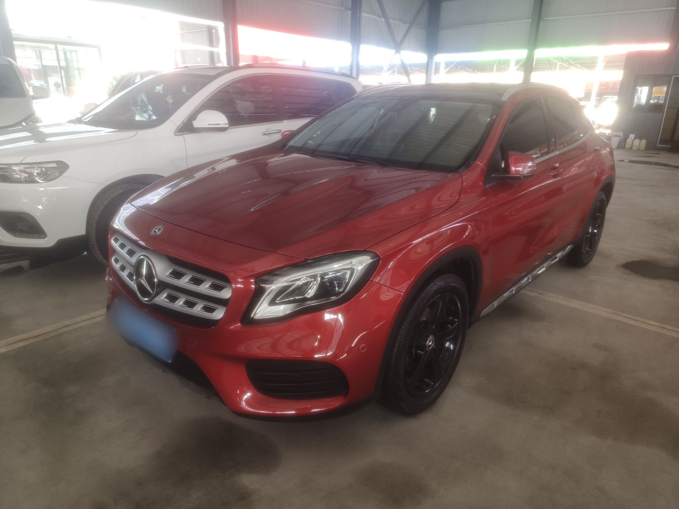 تحت مقدمة السيارة