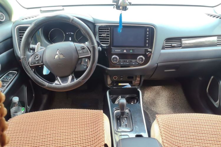 Used Mitsubishi Outlander 2019 2.4L 4x4 Zhi Xiang Edition 5 Seats China VI Standard