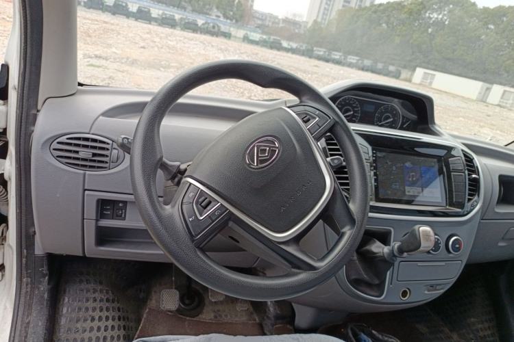 Used SAIC MAXUS Xintu V80 2020 2.5T Manual Classic City Delivery King Short Wheelbase Mid-Roof Design 2/3 Seats
