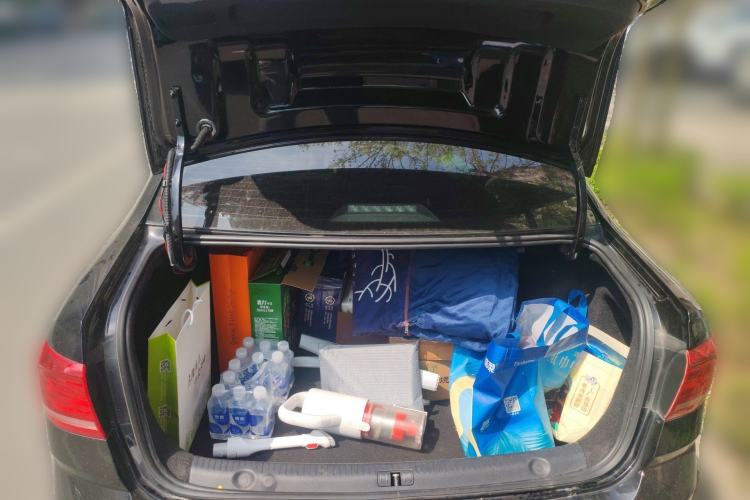 Used Volkswagen Lavida 2015 1.6L Automatic Fashion Edition Trunk