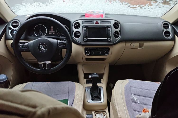 Used Volkswagen Tiguan 2010 1.8 TSI Automatic Two-Wheel Drive Trend Edition Center Console