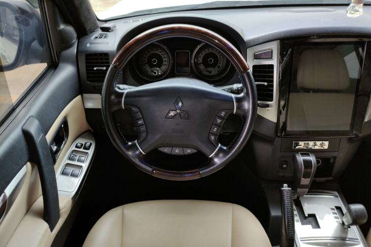 Used Mitsubishi Pajero  Steering Wheel