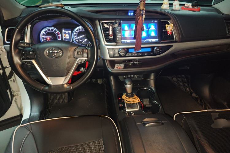 Used Toyota Highlander 2018 2.0T Four-Wheel Drive Luxury Version 7 Seats China VI Standard Center Console