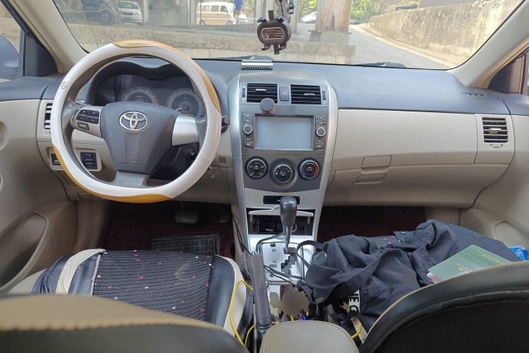 Used Toyota Corolla 2013 Special Edition 1.6L Automatic Cool GL Model Center Console