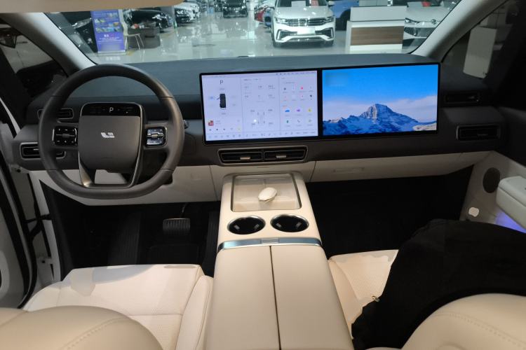 Used Li Auto MEGA 2024 Ultra Model
