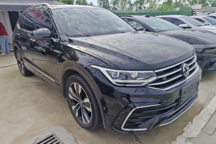 Used Volkswagen Tiguan L 2024 330TSI Automatic Two-Wheel Drive R-Line Enhanced Edition Front Right 45 Deg
