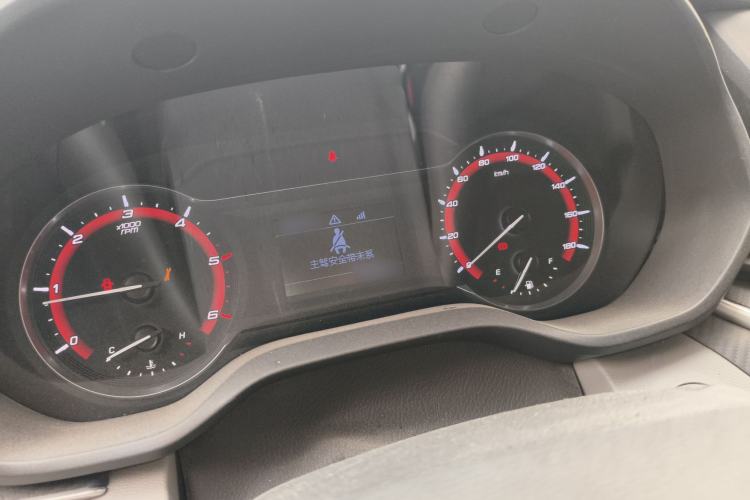 Used SAIC MAXUS Xintu V90 2020 2.0T Manual Yunjie Version Front-Wheel Drive with Single Rear Tire Short Wheelbase Mid-Height Design 6-Seater Instrument Cluster