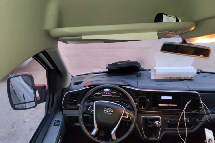 Used SAIC MAXUS Xintu V80 2024 Aotong Value Edition 6MT Long-Wheelbase Mid-Roof Model with 127 Ps Available in 6/7/8/9-Seater Configurations