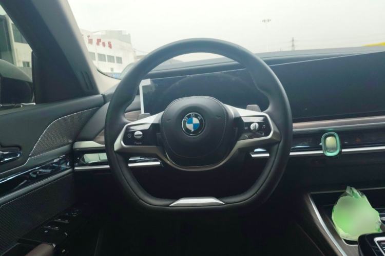 Used BMW 7 Series 2023 735Li Luxury Package Steering Wheel