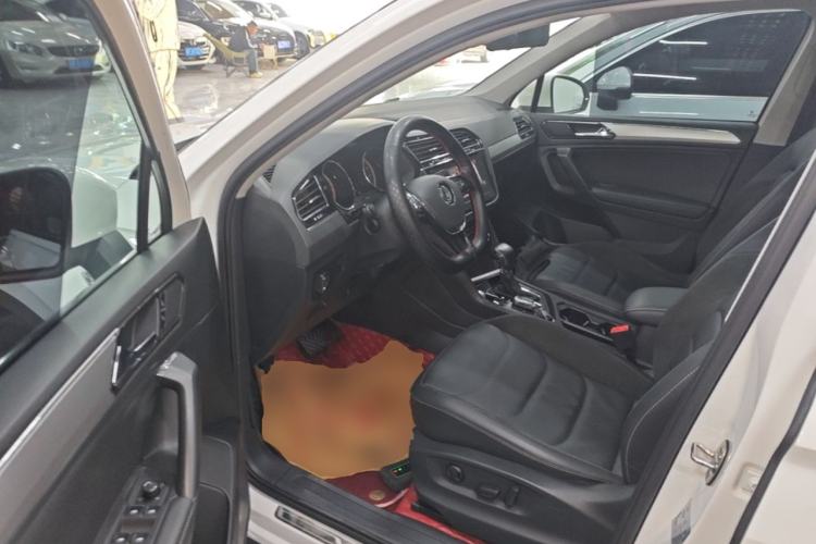 Used Volkswagen Tiguan L 2020 330TSI Automatic Two-Wheel Drive Panoramic Comfort Edition China VI Standard
