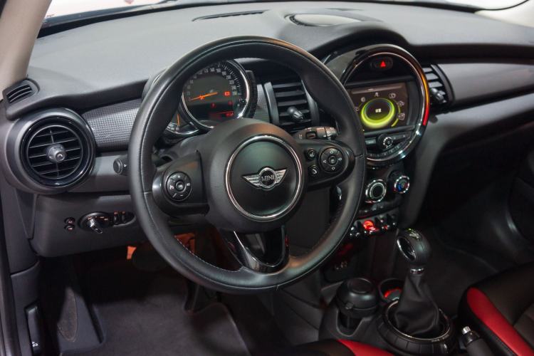 Used MINI 2014 1.5T COOPER Fun Interior 5