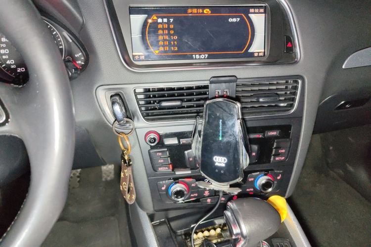 Used Audi Q5 2013 40 TFSI Ambition Audio And AC Panel