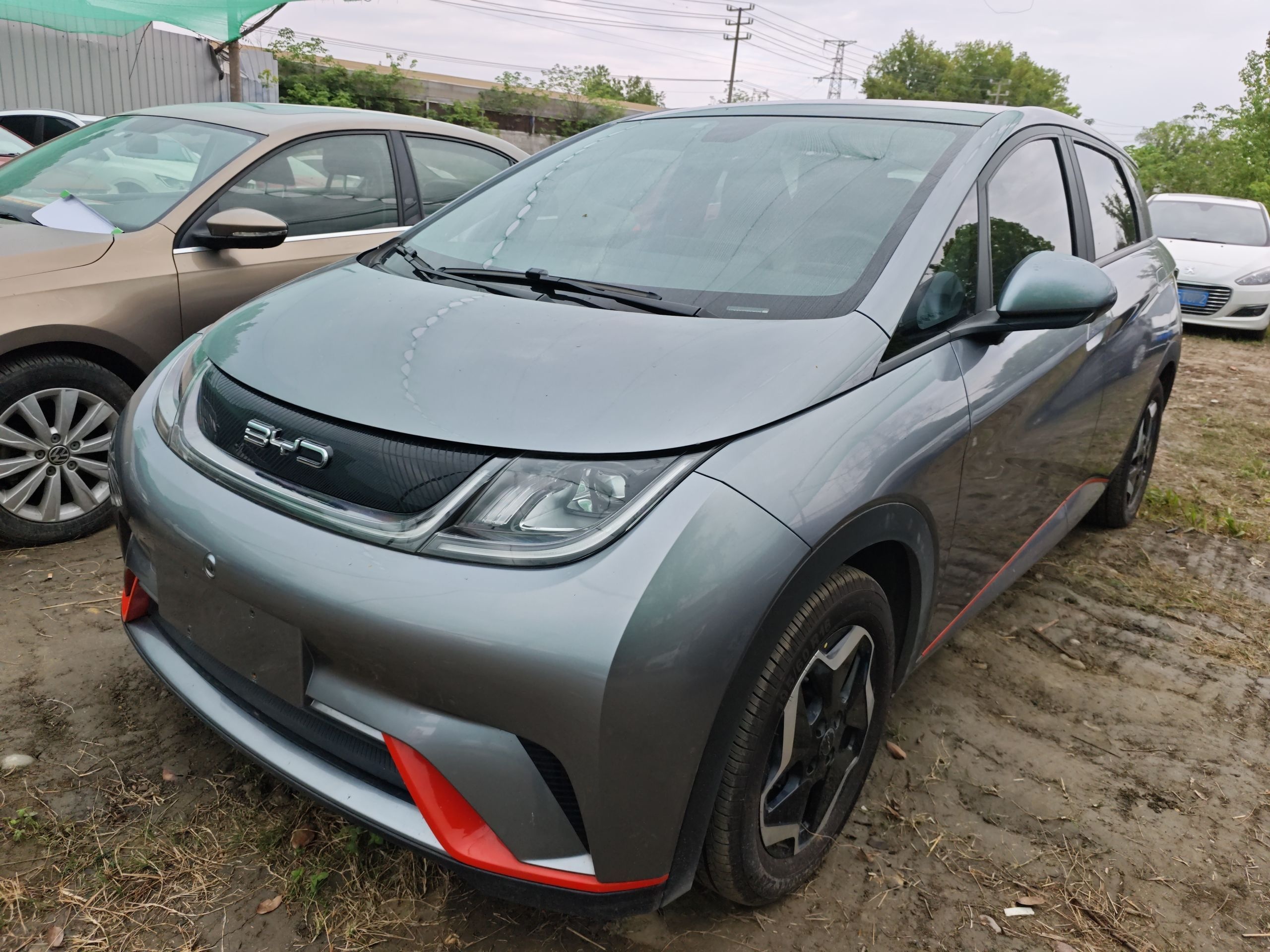 Под передней частью автомобиля