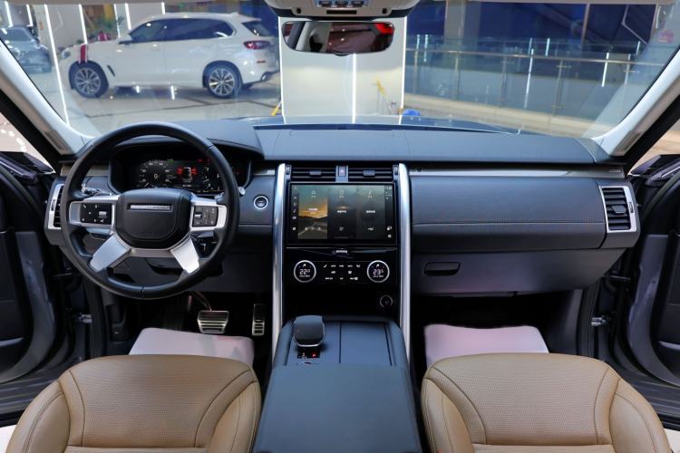 Used Land Rover Discovery 2023 360 PS Metropolitan Edition
