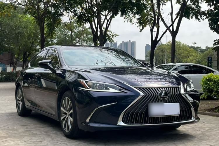 Used Lexus ES 2020 200 Excellence Edition
