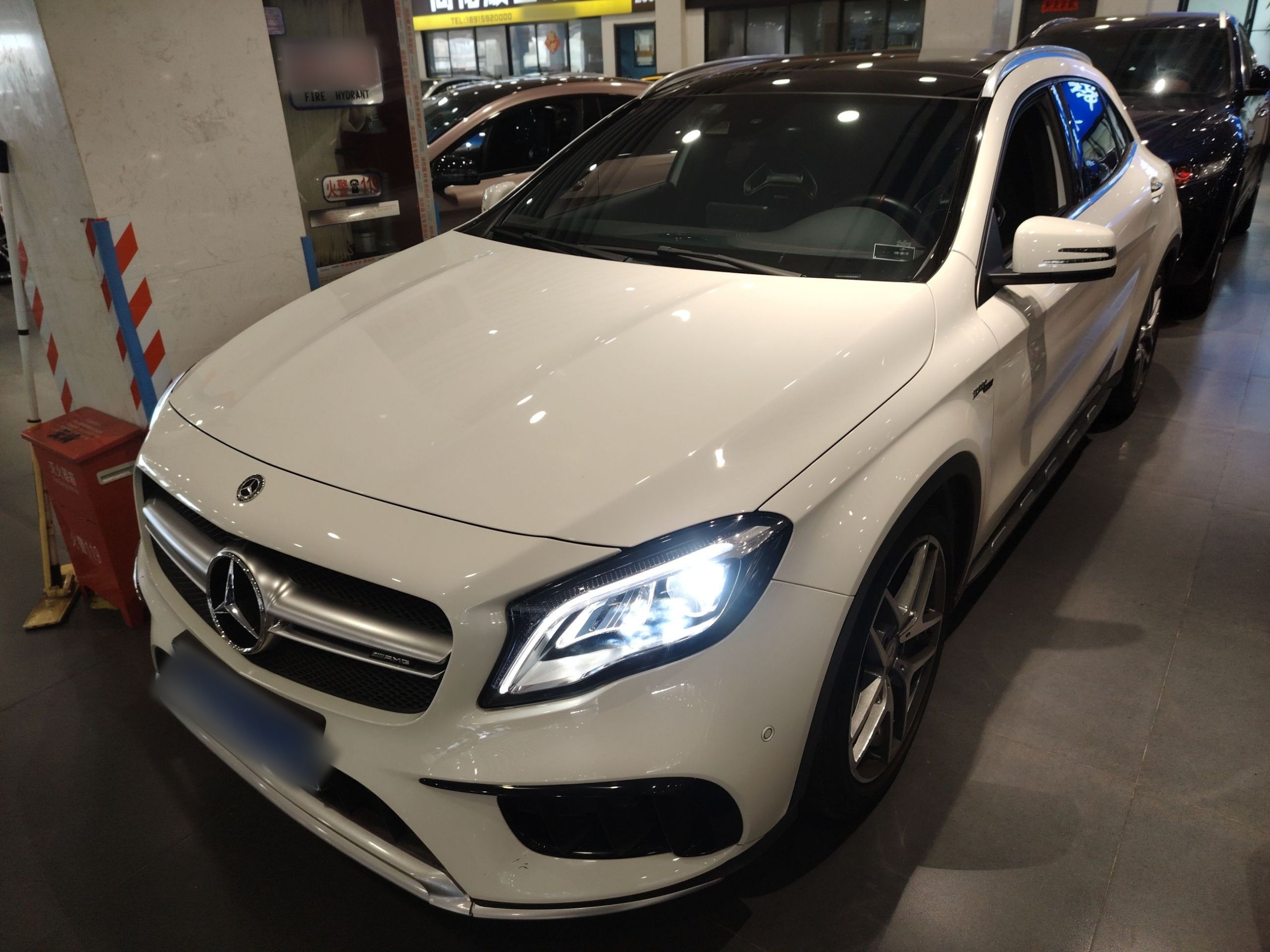 تحت مقدمة السيارة