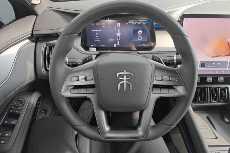 Used BYD Song L EV 2025 Intelligent Driving Version 662 km LiDAR Excellence Edition Steering Wheel