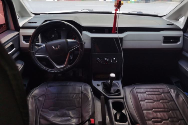 Used Wuling Hongguang PLUS 2019 1.5T Manual Comfort Version 7 Seats

