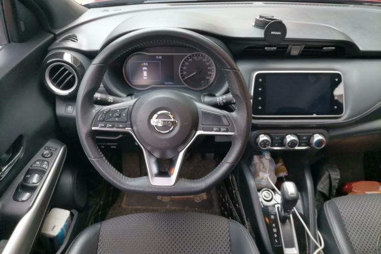 Used Nissan Kicks 2018 1.5L CVT Smart Connect Deluxe Edition Steering Wheel