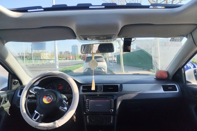 Used Volkswagen Santana 2013 1.6L Manual Comfort Edition Center Console