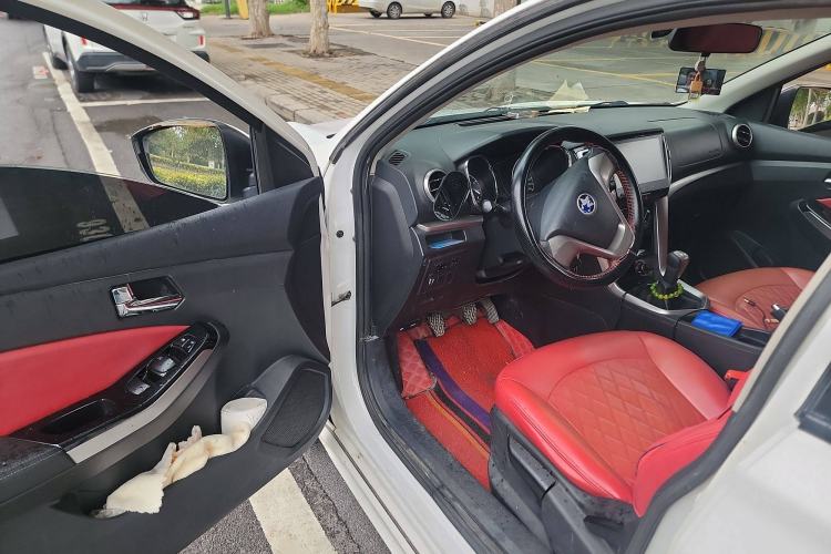 Used Venucia T70 2016 1.6L Manual Ruixing Edition
